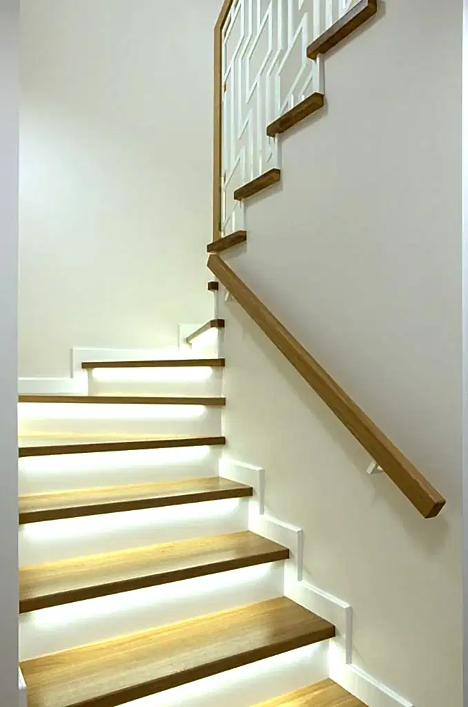 Dubleks Merdiven Modeli Duvar Küpeşteli