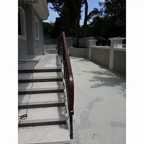 Dış Mekan Küpeşte Apartman Girişi