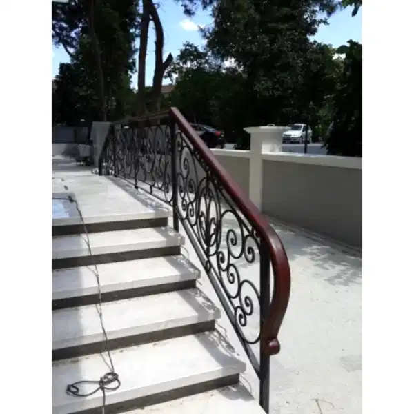 Dış Mekan Küpeşte Ferforjeli