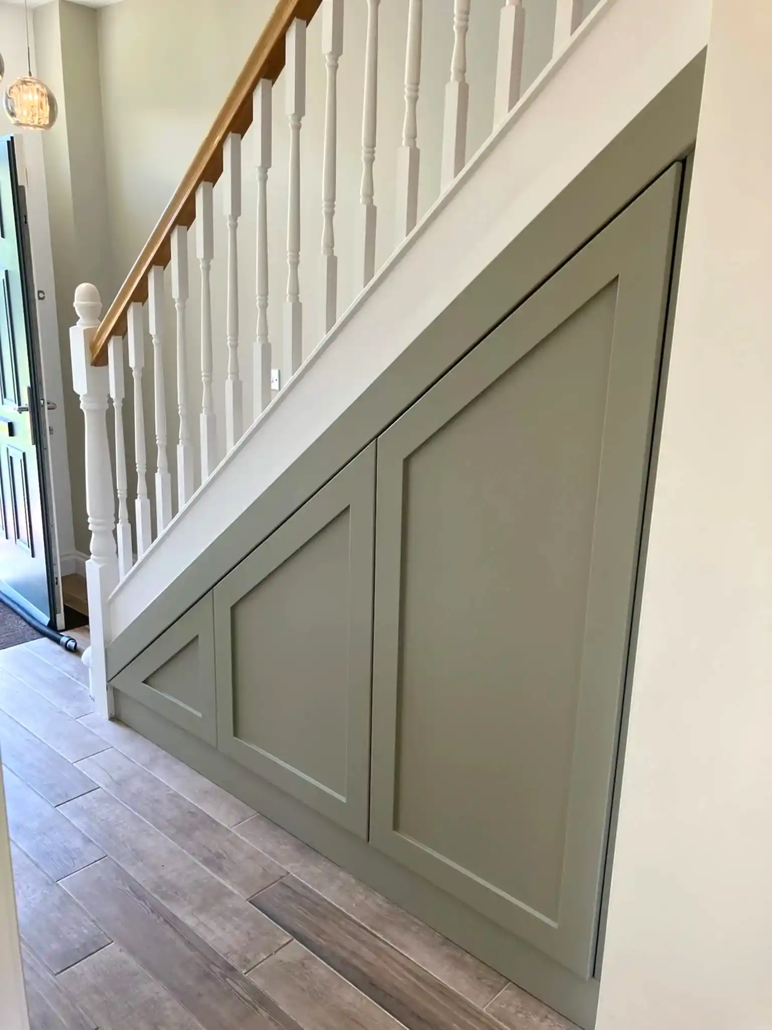 Merdiven altı dolapları model