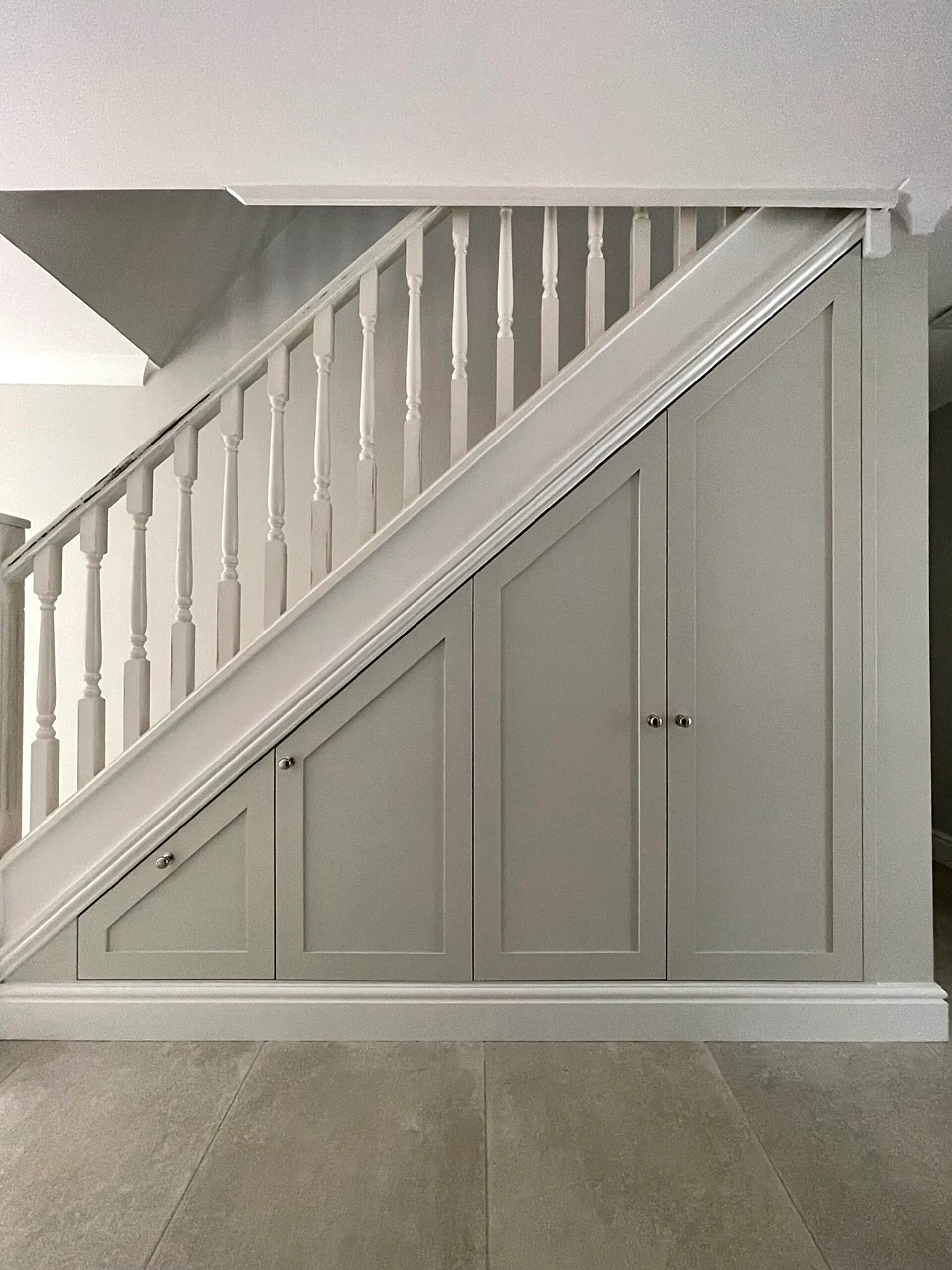 Merdiven altı dolap